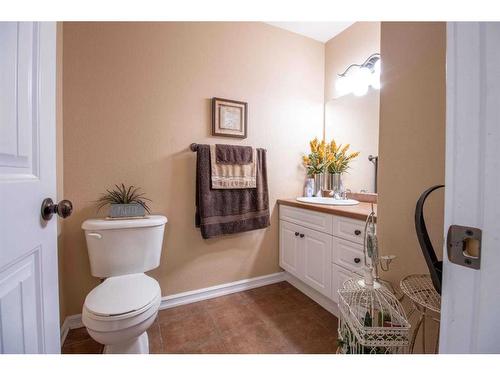 1114 25 Street, Wainwright, AB - Indoor Photo Showing Bathroom