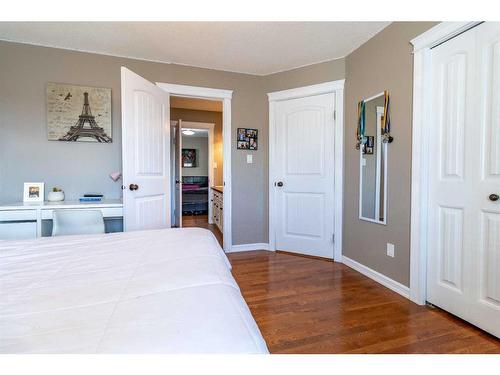 1114 25 Street, Wainwright, AB - Indoor Photo Showing Bedroom