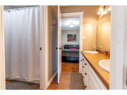 1114 25 Street, Wainwright, AB - Indoor Photo Showing Bathroom