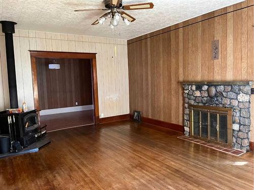 5135 53 Avenue, Edgerton, AB - Indoor With Fireplace