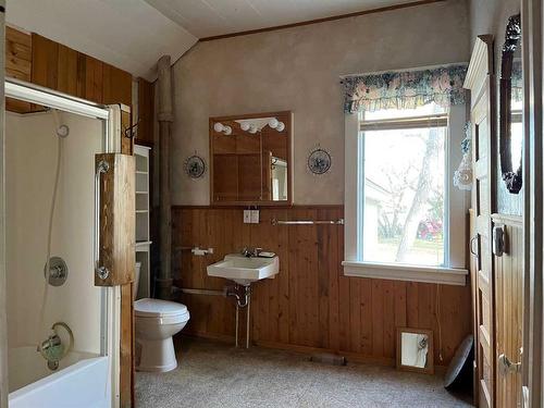5135 53 Avenue, Edgerton, AB - Indoor Photo Showing Bathroom