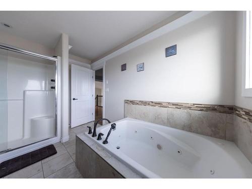 1804 61 Avenue, Lloydminster, AB - Indoor Photo Showing Bathroom