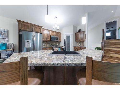 1804 61 Avenue, Lloydminster, AB - Indoor Photo Showing Kitchen With Double Sink With Upgraded Kitchen