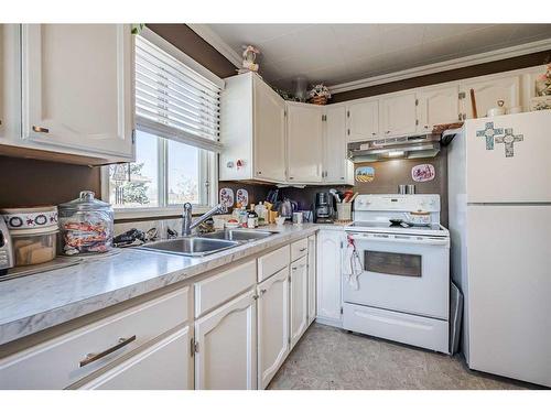 4837 50 Avenue, Kitscoty, AB - Indoor Photo Showing Kitchen With Double Sink