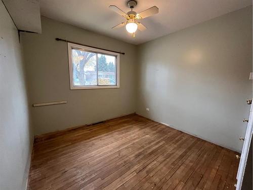 618 7 Avenue, Wainwright, AB - Indoor Photo Showing Other Room