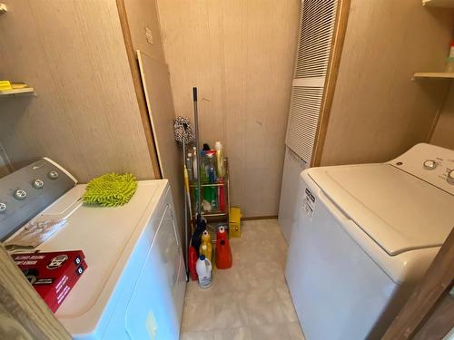 4812 50 Avenue, Mclaughlin, AB - Indoor Photo Showing Laundry Room