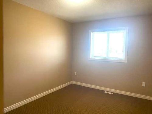1-2614 11 Avenue, Wainwright, AB - Indoor Photo Showing Other Room