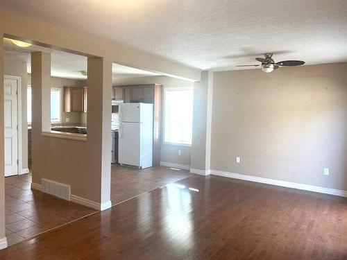 1-2614 11 Avenue, Wainwright, AB - Indoor Photo Showing Other Room