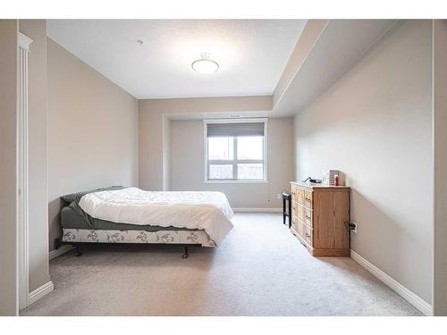109-4102 69 Avenue, Lloydminster, AB - Indoor Photo Showing Bedroom