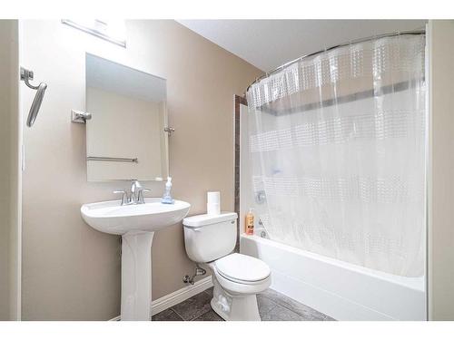 109-4102 69 Avenue, Lloydminster, AB - Indoor Photo Showing Bathroom