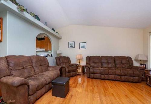 208 1St Street West, Marshall, SK - Indoor Photo Showing Living Room