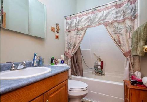 208 1St Street West, Marshall, SK - Indoor Photo Showing Bathroom