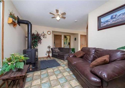 208 1St Street West, Marshall, SK - Indoor Photo Showing Living Room
