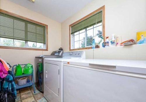 208 1St Street West, Marshall, SK - Indoor Photo Showing Laundry Room