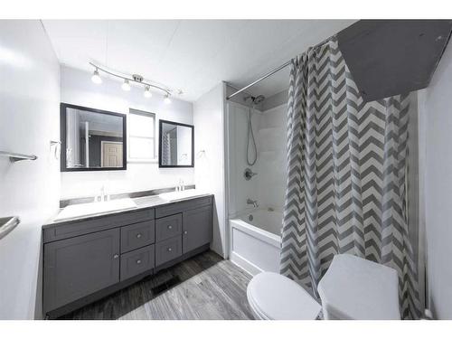 115 1 Street East, Lashburn, SK - Indoor Photo Showing Bathroom