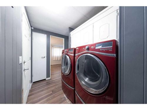 115 1 Street East, Lashburn, SK - Indoor Photo Showing Laundry Room