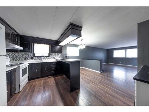 115 1 Street East, Lashburn, SK - Indoor Photo Showing Kitchen With Upgraded Kitchen