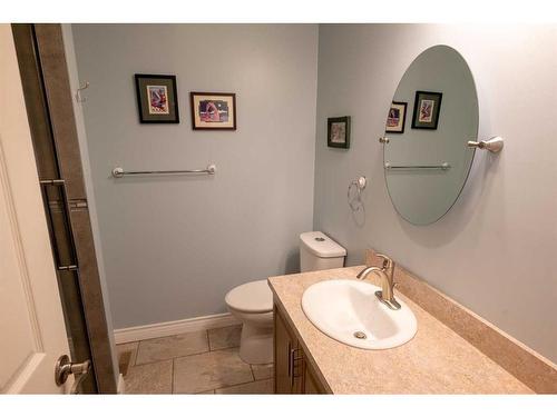 402 3 Street, Wainwright, AB - Indoor Photo Showing Bathroom