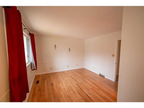 402 3 Street, Wainwright, AB - Indoor Photo Showing Other Room