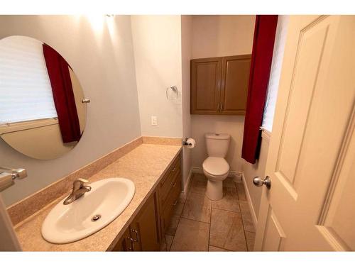 402 3 Street, Wainwright, AB - Indoor Photo Showing Bathroom