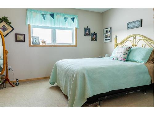 451048 Rg Rd 74, Rural Wainwright No. 61, M.D. Of, AB - Indoor Photo Showing Bedroom