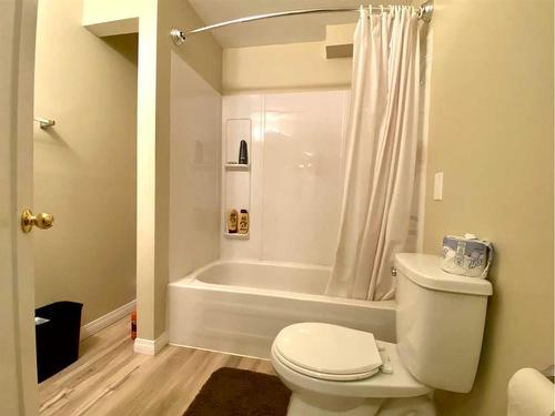 601 5Th Street South, Marwayne, AB - Indoor Photo Showing Bathroom