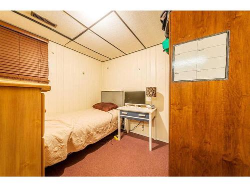 5516 49 Avenue, Lloydminster, SK - Indoor Photo Showing Bedroom