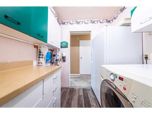5516 49 Avenue, Lloydminster, SK - Indoor Photo Showing Laundry Room