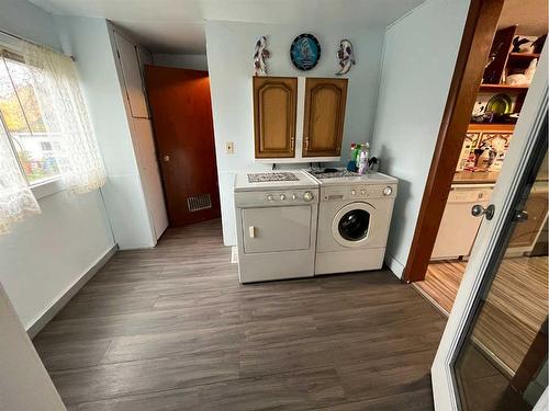 4631 51 Street, Mannville, AB - Indoor Photo Showing Laundry Room