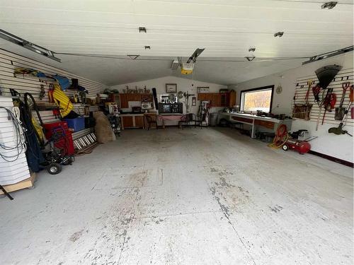 4631 51 Street, Mannville, AB - Indoor Photo Showing Garage