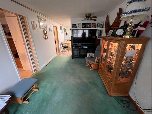 4631 51 Street, Mannville, AB - Indoor Photo Showing Other Room