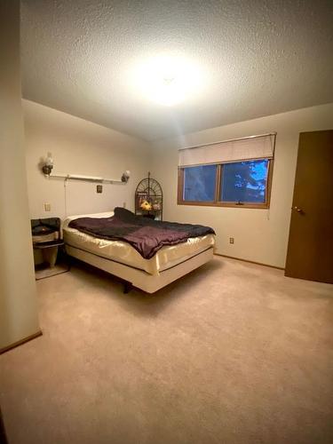 4716 55 Avenue, Provost, AB - Indoor Photo Showing Bedroom