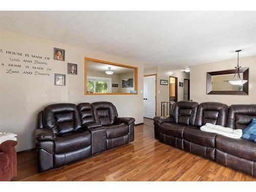 108 3 Avenue West, Neilburg, SK - Indoor Photo Showing Living Room