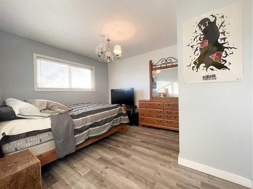 1037 17 Avenue, Wainwright, AB - Indoor Photo Showing Bedroom