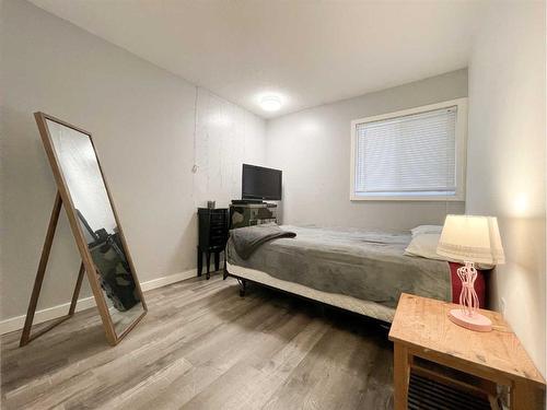 1037 17 Avenue, Wainwright, AB - Indoor Photo Showing Bedroom