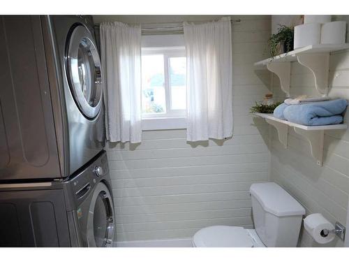 1101 3 Avenue, Wainwright, AB - Indoor Photo Showing Laundry Room