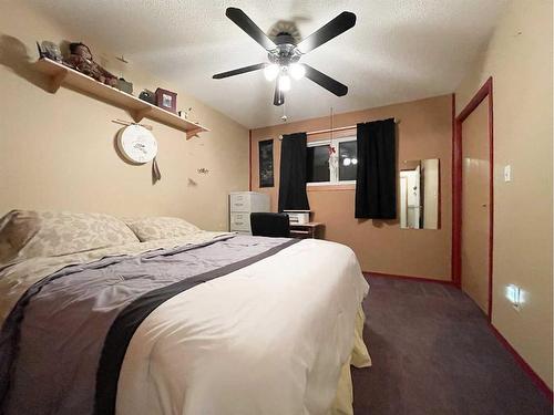 5123 55 Avenue, Edgerton, AB - Indoor Photo Showing Bedroom