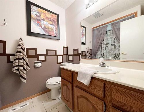 5123 55 Avenue, Edgerton, AB - Indoor Photo Showing Bathroom