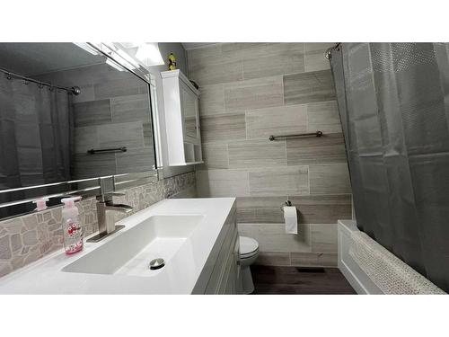4433 55 Avenue, Provost, AB - Indoor Photo Showing Bathroom