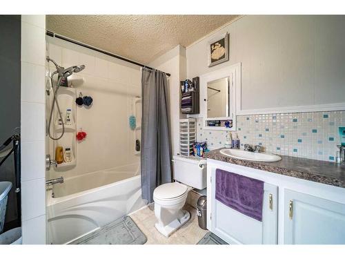 1121 4 Avenue, Wainwright, AB - Indoor Photo Showing Bathroom