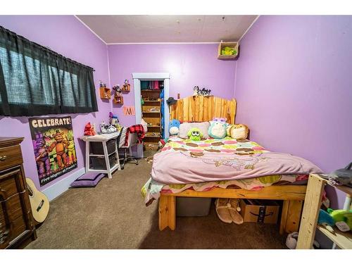 1121 4 Avenue, Wainwright, AB - Indoor Photo Showing Bedroom
