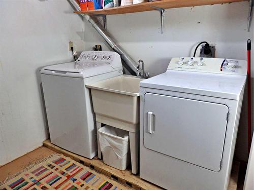 6007 51 Avenue, Vermilion, AB - Indoor Photo Showing Laundry Room