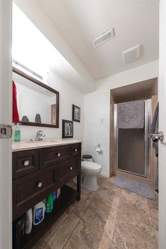 3908 53 Avenue, Lloydminster, AB - Indoor Photo Showing Bathroom
