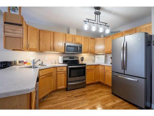 14-4201 56 Avenue, Lloydminster, AB - Indoor Photo Showing Kitchen With Double Sink
