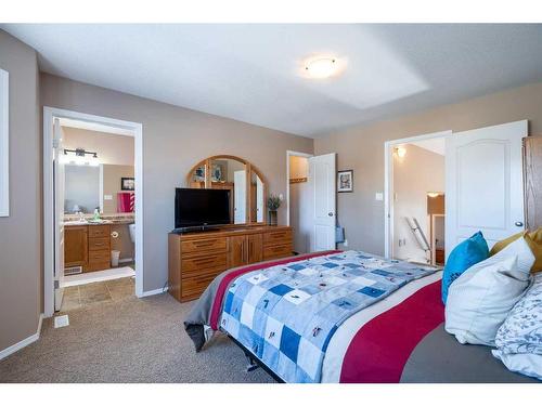 5243 19 Street, Lloydminster, AB - Indoor Photo Showing Bedroom