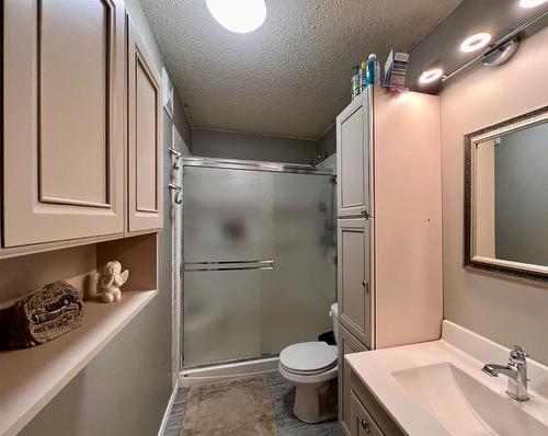 5127 56 Avenue, Edgerton, AB - Indoor Photo Showing Bathroom