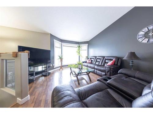 6512 34 Street, Lloydminster, AB - Indoor Photo Showing Living Room