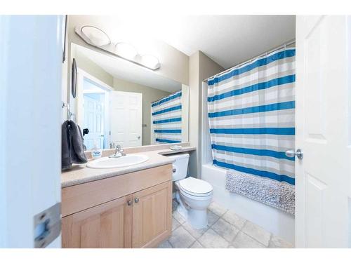 6512 34 Street, Lloydminster, AB - Indoor Photo Showing Bathroom