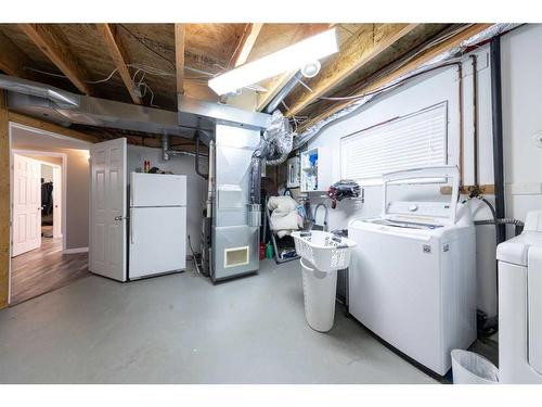 6512 34 Street, Lloydminster, AB - Indoor Photo Showing Laundry Room