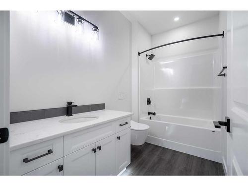 7302 37 Street Close, Lloydminster, AB - Indoor Photo Showing Bathroom